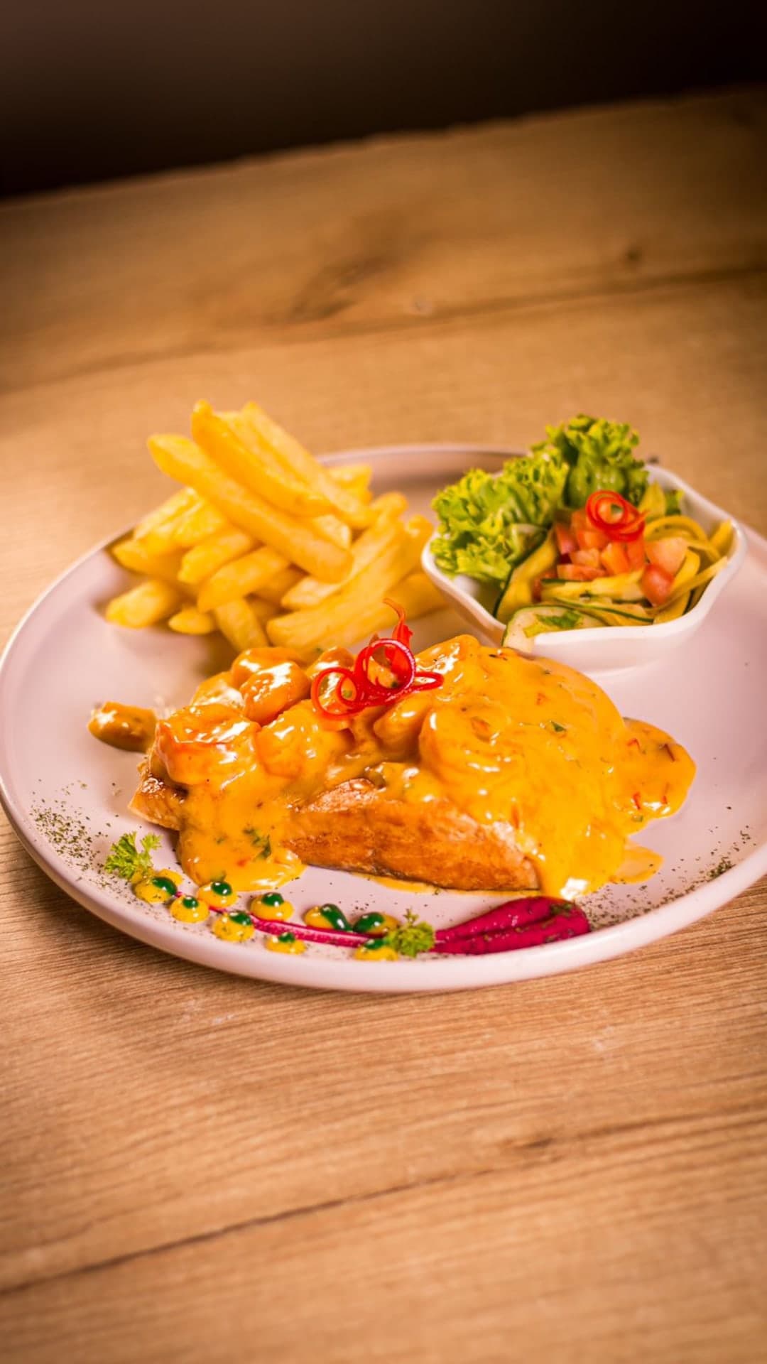 Salmon en salsa de camaron