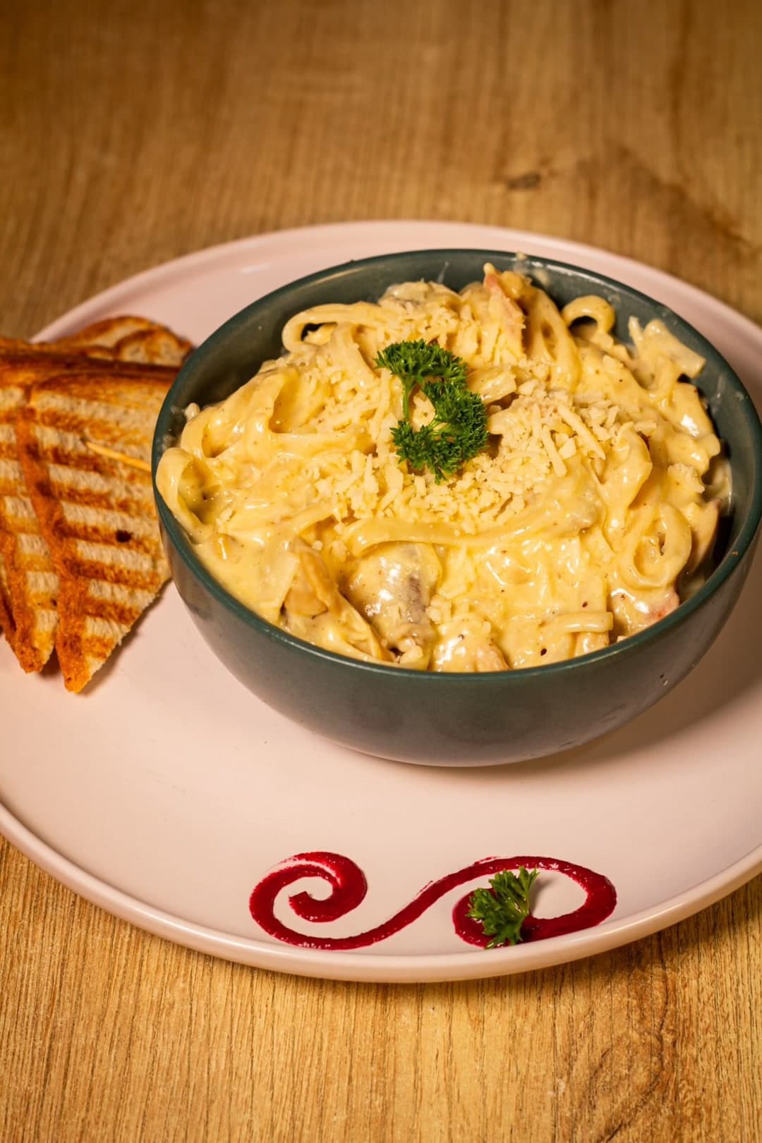 PASTA LINGUINI EN SALSA DE LA CASA