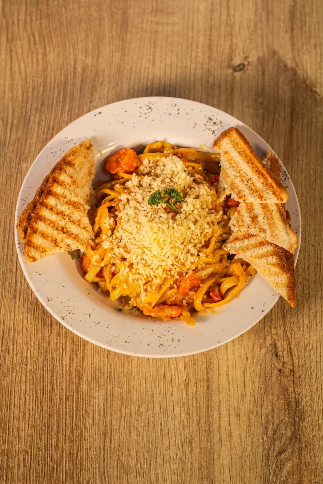 PASTA LINGUINI EN SALSA DE CAMARON