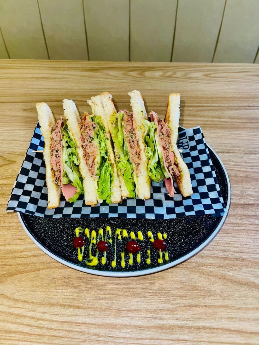 SANDWICH DE ATÚN
